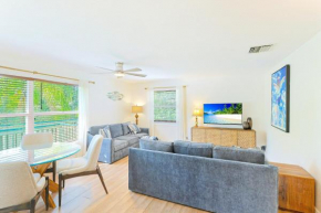 Newly Remodeled Apt! Key-West Victorian with beach access, to Siesta Key Beach!
